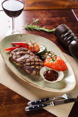 Sebzeli ızgara biftek