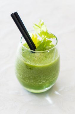 sağlıklı yeşil smoothie