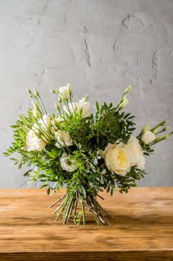 Güzel dekoratif çiçek buketi