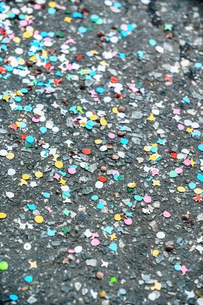 Slavnostní barevné konfety — Stock fotografie