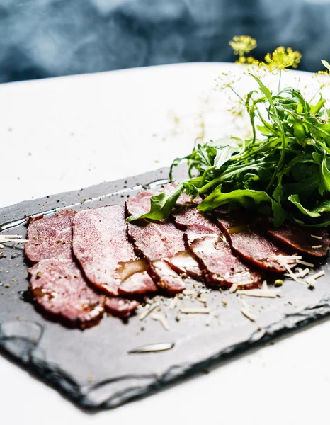 Välsmakande Biff carpaccio — Stockfoto