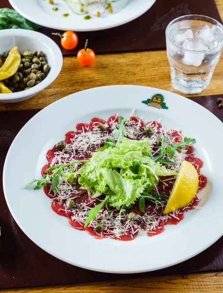 Delicious meat carpaccio — Stock Photo, Image