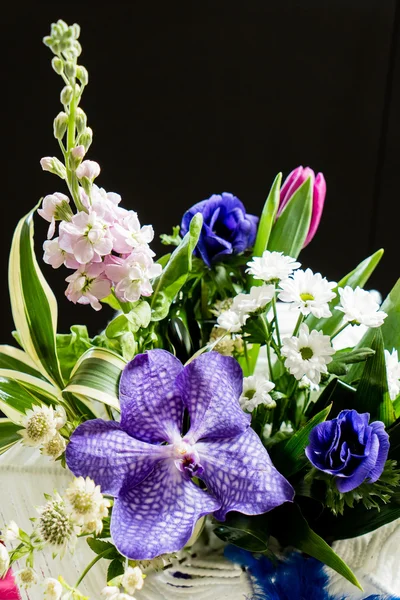 Piękny bukiet kwiatowy ozdobny — Zdjęcie stockowe
