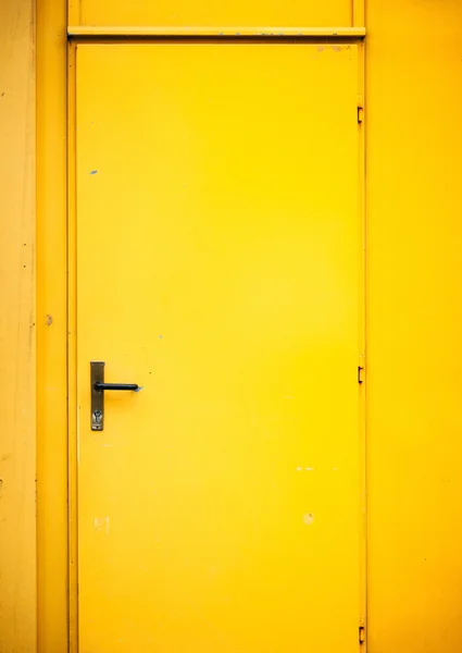 Kolorowe drzwi żółty — Zdjęcie stockowe