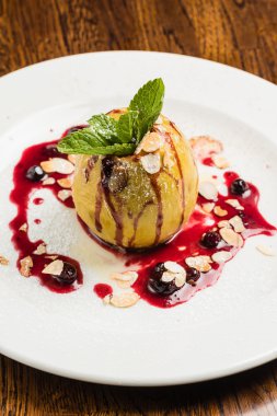 Lezzetli kızarmış elma