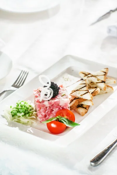 Fresh tuna tartar — Stock Photo, Image