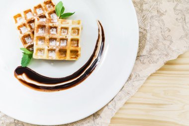 Çikolata ile lezzetli waffle