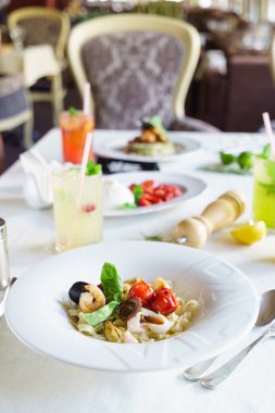 lezzetli deniz ürünleri makarna