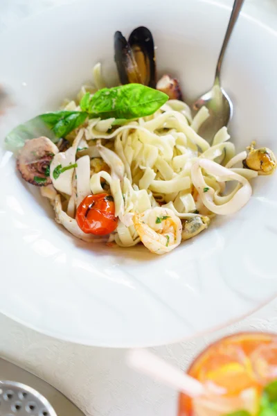Delicious seafood pasta — Stock Photo, Image