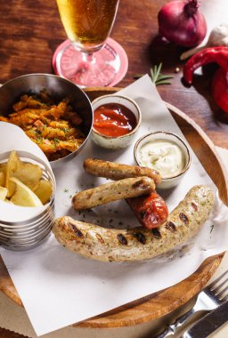 sosisleri lahana ve patates ile