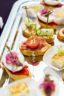 Tablo catering üzerinde aperatifler