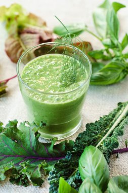 sağlıklı yeşil smoothie