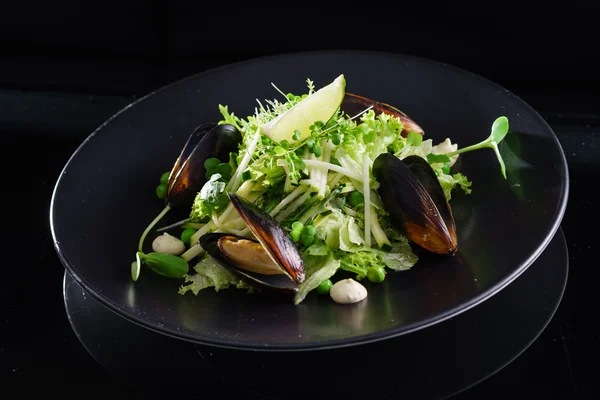 Insalata gourmet con cozze — Foto Stock