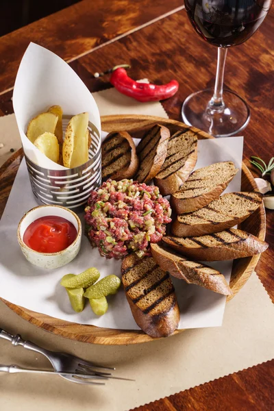 Delicious beef tartare — Stock Photo, Image