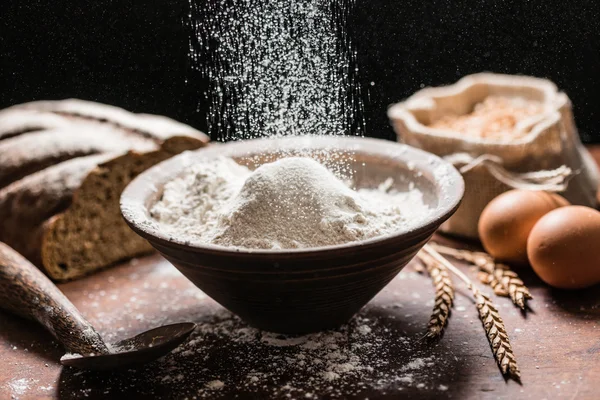 ボウルにスペルト小麦の小麦粉 — ストック写真
