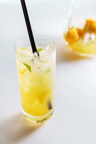 Sommer-Limonade mit Eis — Stockfoto