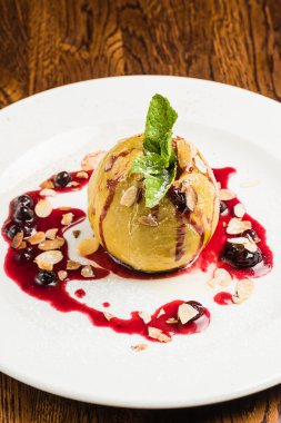 Lezzetli kızarmış elma