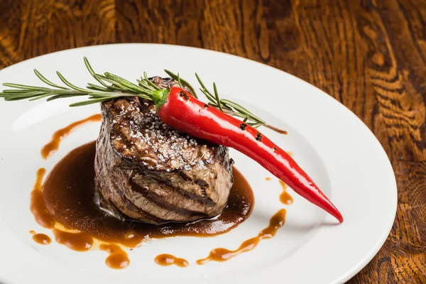 Čerstvý chutný steak — Stock fotografie