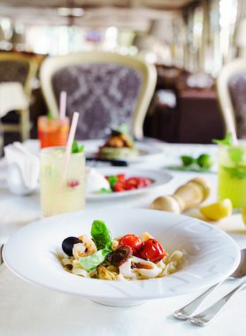 lezzetli deniz ürünleri makarna