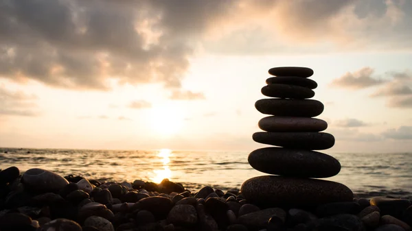 Wellness stones bij zonsondergang — Stockfoto