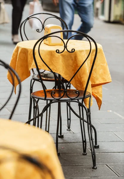 Outdoor cafe in de stad — Stockfoto