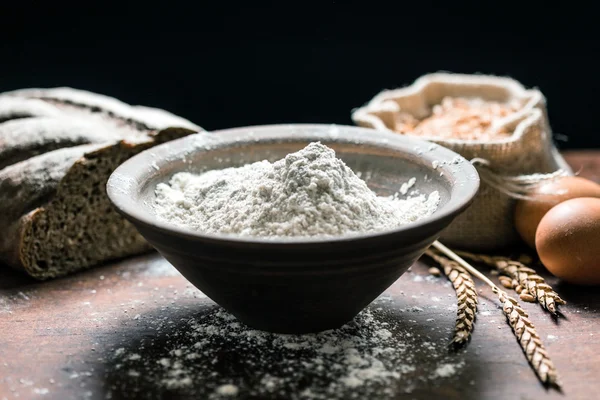 Spelt flour in bowl — Stock Photo, Image