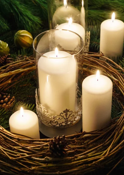 Witte Kerst kaarsen — Stockfoto