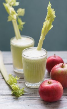 Sağlıklı taze sıkılmış meyve suyu