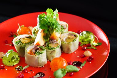 Özgün lezzetli suşi rulo