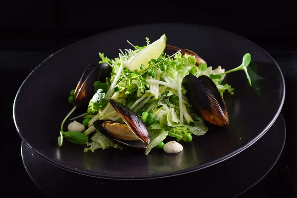 Salade gastronomique aux moules — Photo