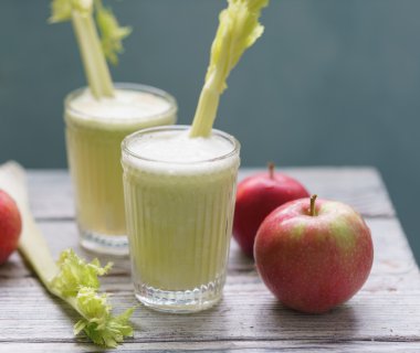 Sağlıklı taze sıkılmış meyve suyu