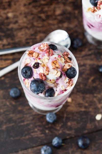 Delicioso yogur helado —  Fotos de Stock