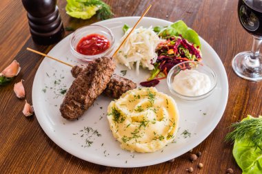 püresi patates kebabı
