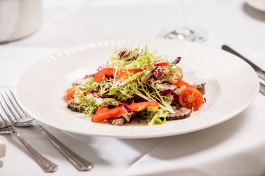 lezzetli biftek salata