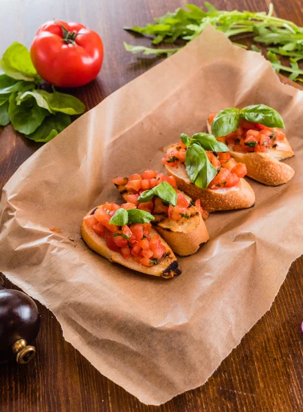 Bruschetta kanapén paradicsommal — Stock Fotó