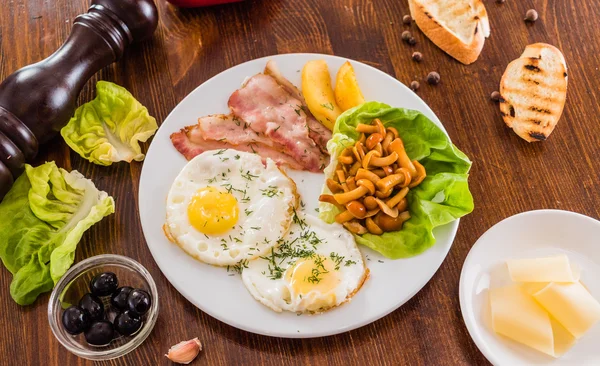 Besleyici lezzetli breakfast — Stok fotoğraf