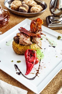 Patates ile kavrulmuş bıldırcın