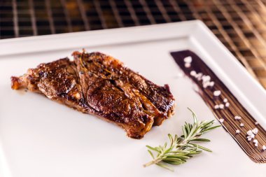 lezzetli biftek sosu ile