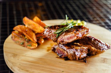 lezzetli biftek sosu ile