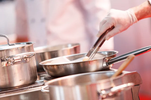 Chef de restaurante no trabalho — Fotografia de Stock