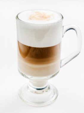 Bir fincan sıcak kahve.