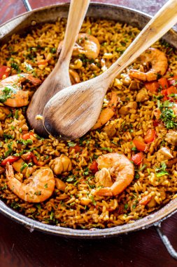 Deniz ürünleri Paella tavası