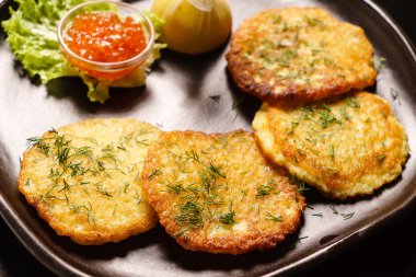 havyar ile patates pancakes