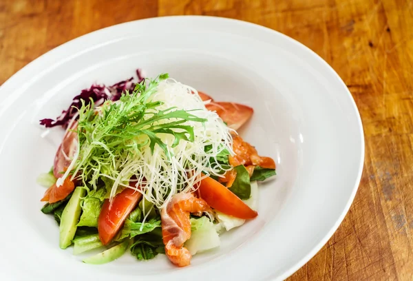 Тарелка здорового салата — стоковое фото