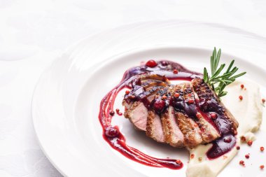 soslu ördek göğsü