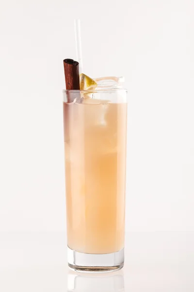 Glas bunter Cocktail — Stockfoto