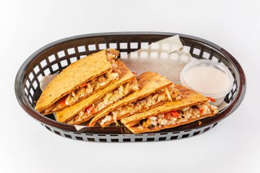 Philly Cheesesteak Quesadilla soslu