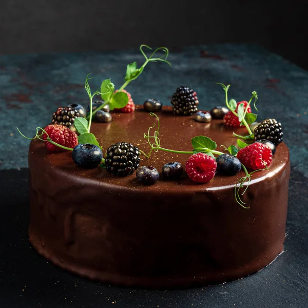 Chocoladetaart Met Bramen Frambozen — Stockfoto