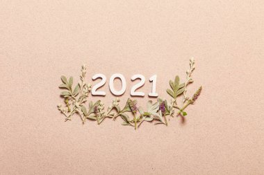 Bitkilerle yeni yıl kartı