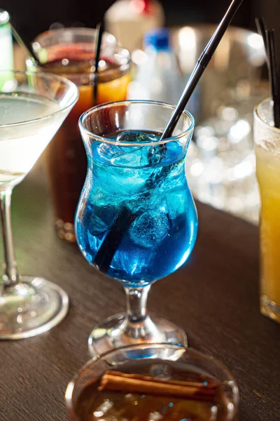 Diversi Tipi Cocktail Nel Bar — Foto Stock